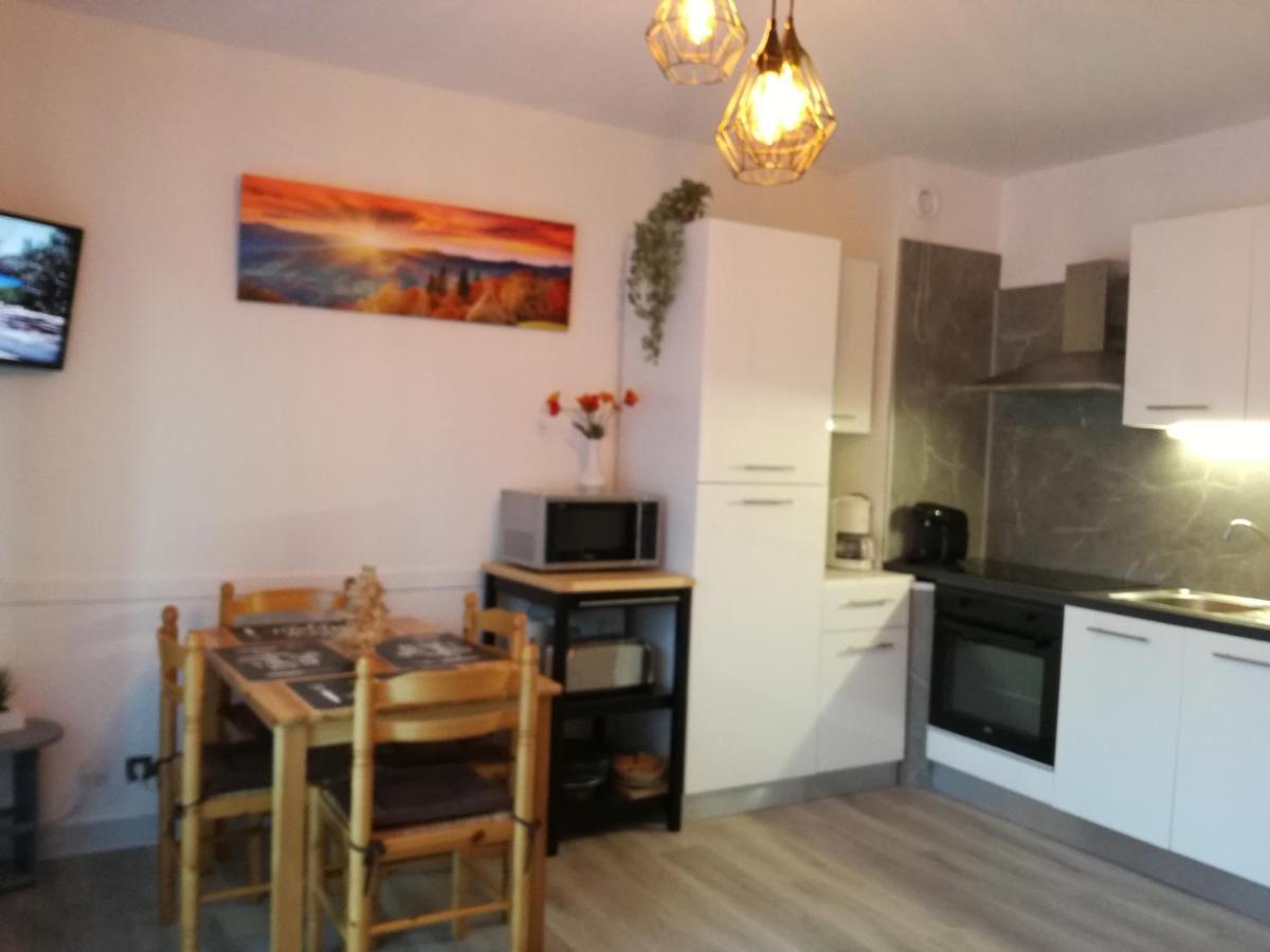 Le Tout A Pied Apartment Сен-Лари-Сулан Екстериор снимка
