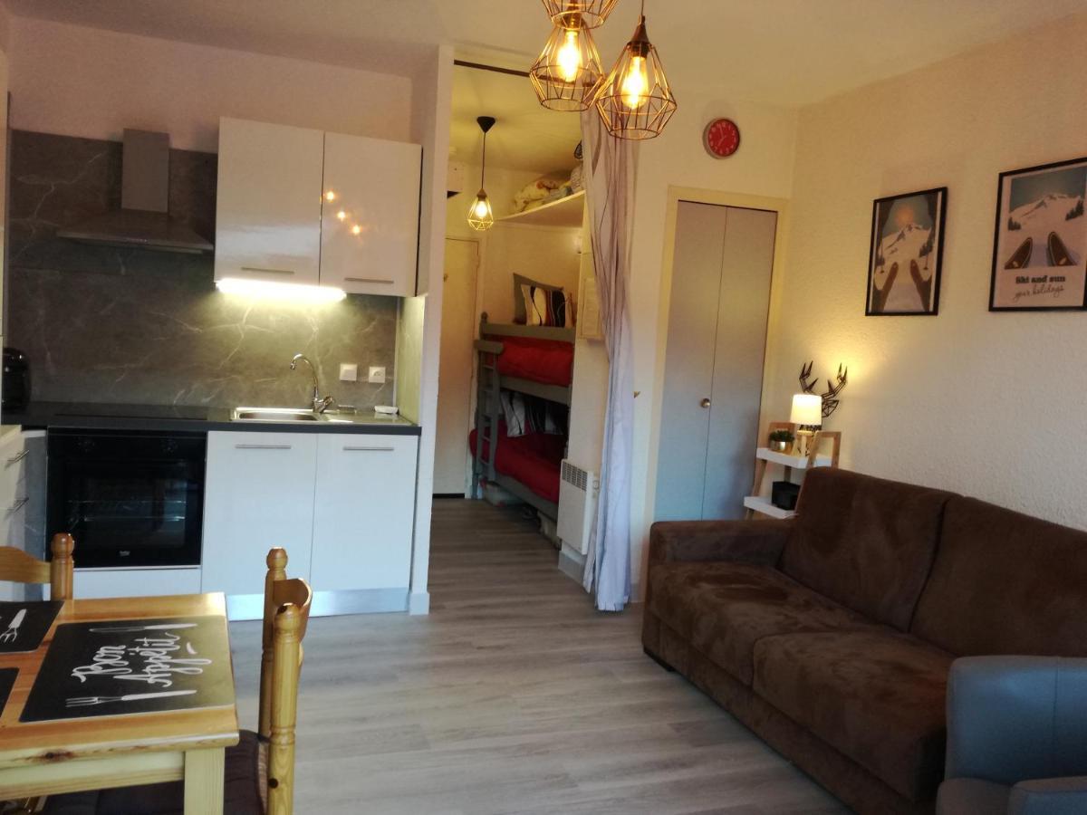 Le Tout A Pied Apartment Сен-Лари-Сулан Екстериор снимка