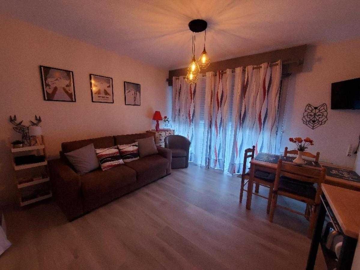 Le Tout A Pied Apartment Сен-Лари-Сулан Екстериор снимка